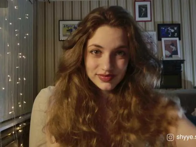 SarahSupershy Image 5