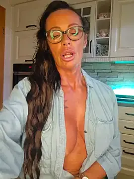 Misses-Cougar Image 6